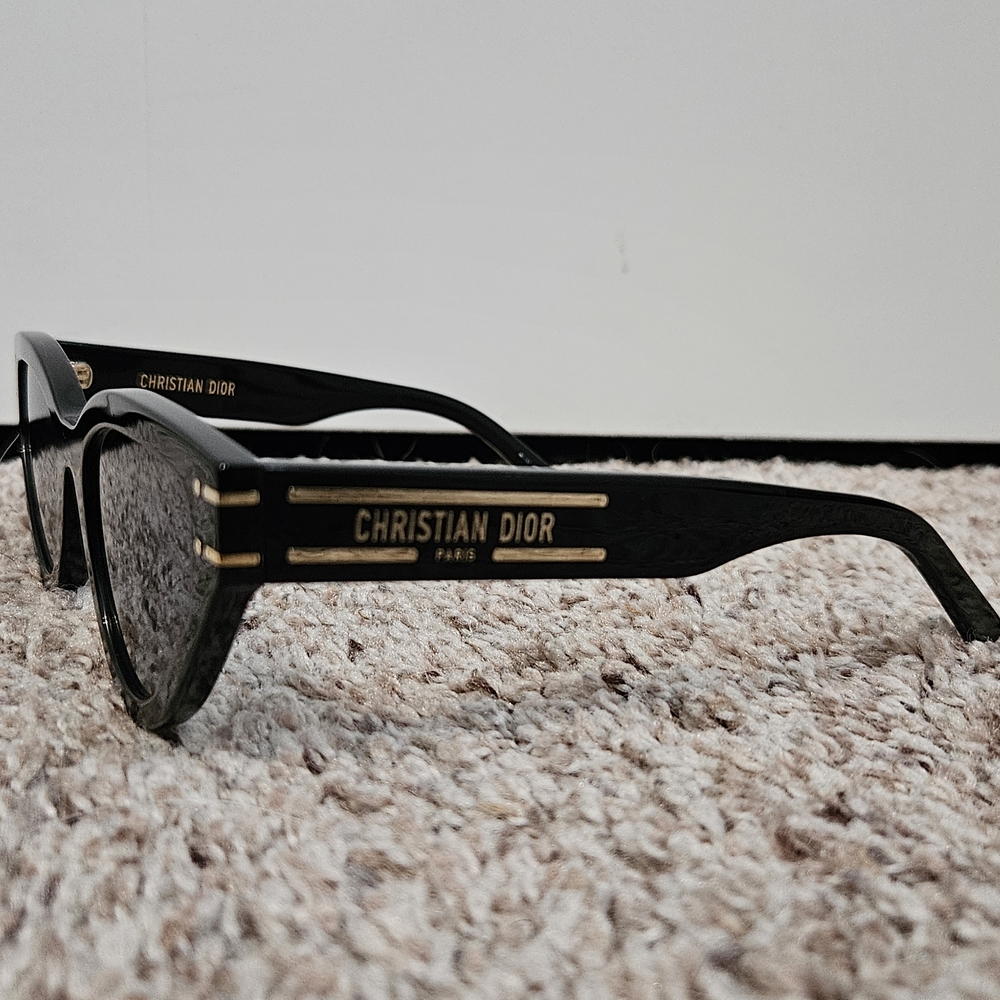 Dior Signature B2U Sunglasses - Picture 2 of 10